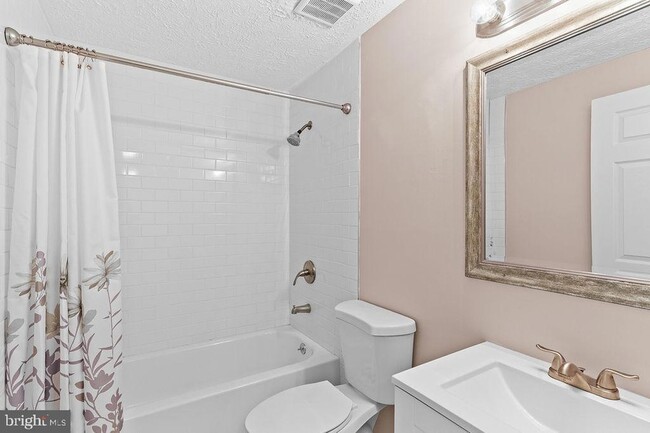 Building Photo - 8094 Grandview Ct