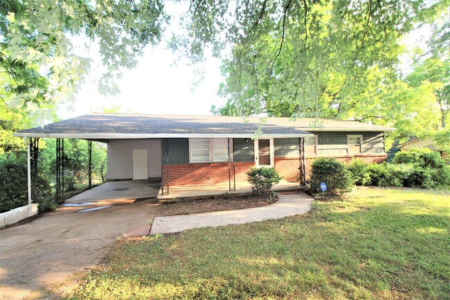 Building Photo - 3 Bedroom Ranch in Shelby