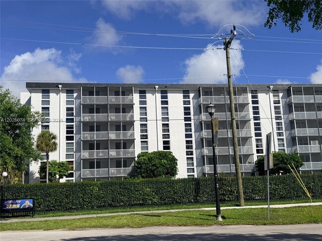 Building Photo - 16851 NE 23rd Ave