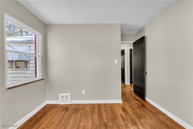 Building Photo - 27681 Lakeshore Blvd