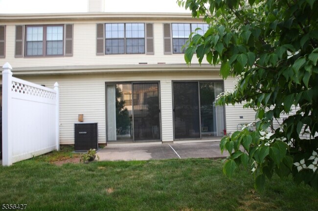Building Photo - 292 Penns Way