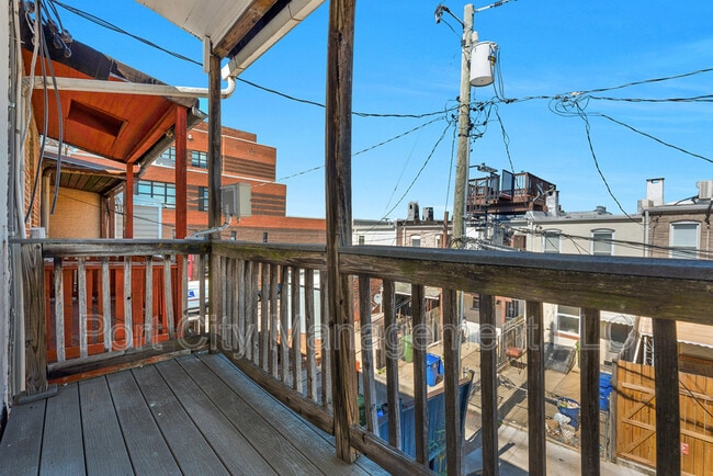 Building Photo - 207 S Ellwood Ave