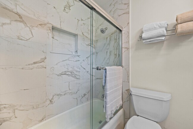 Building Photo - 9239 SE Riverfront Terrace