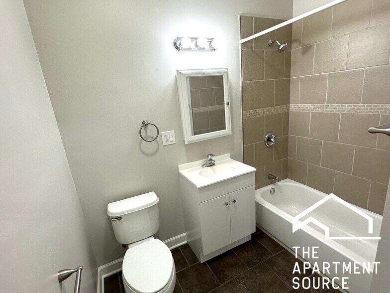 Building Photo - 3904 W Armitage Ave