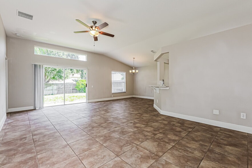 Building Photo - 10428 Hunters Haven Blvd