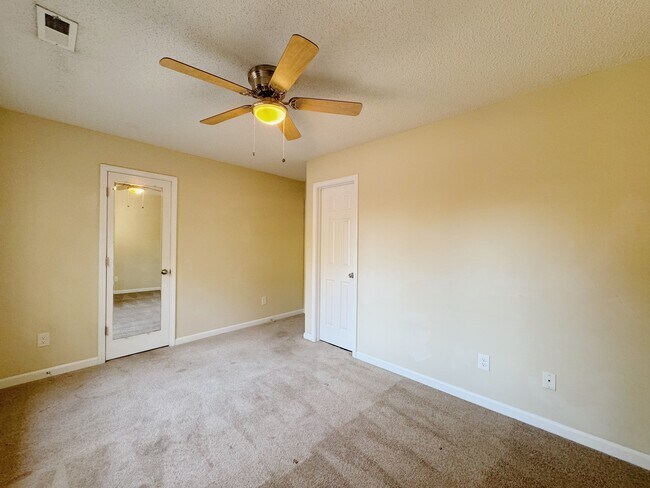 Building Photo - 1062 Ebenezer Avenue Ext