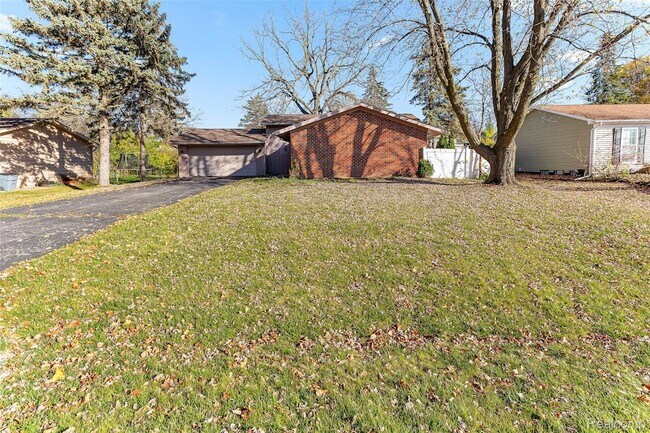 Building Photo - 22582 Winfield Rd