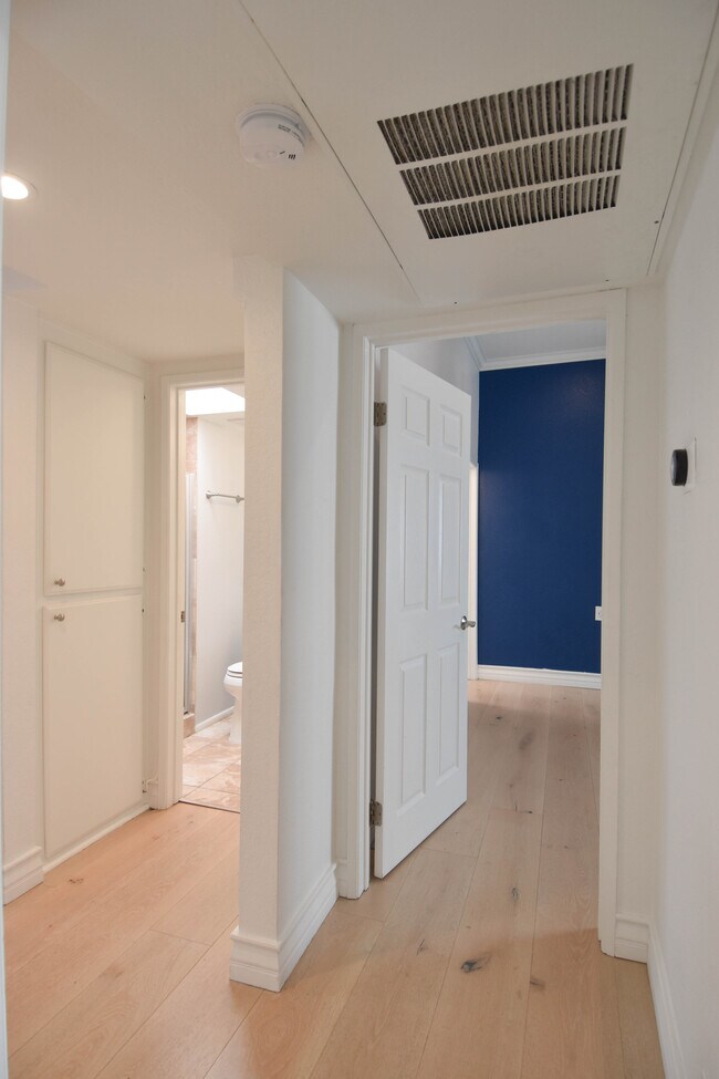 Building Photo - 12530 Venice Blvd.