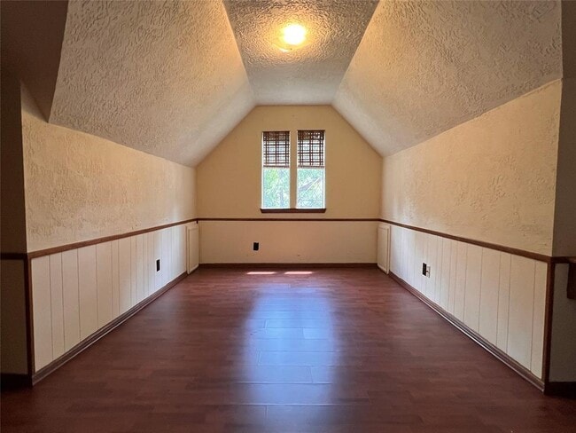 Building Photo - 8210 Hollyleaf Dr