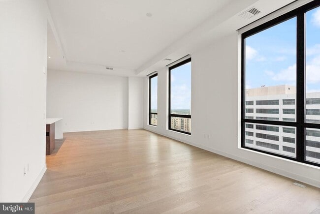Building Photo - 1650 Silver Hill Dr