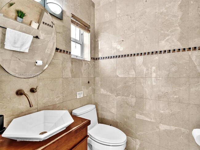 Building Photo - 413 Tamarind Dr