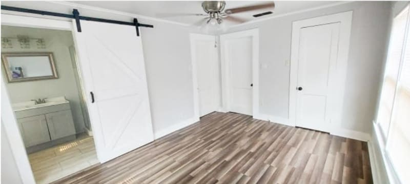 Primary Photo - 2024 N Ross Ave