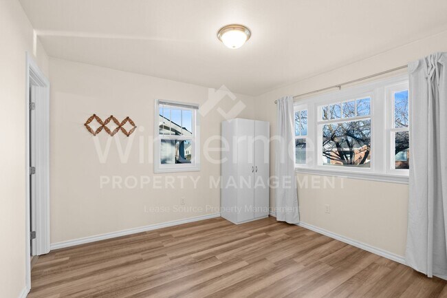 Building Photo - Welcome to this charming 1-bedroom, 1-bathroom home located in the vibrant city of Spokane, WA.