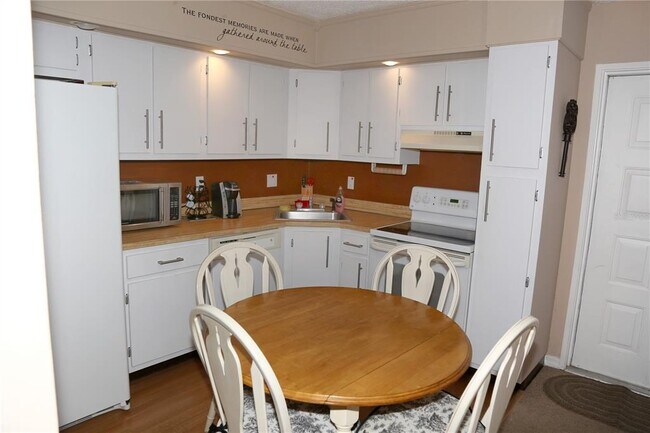 Building Photo - 8209 Sun Spring Cir