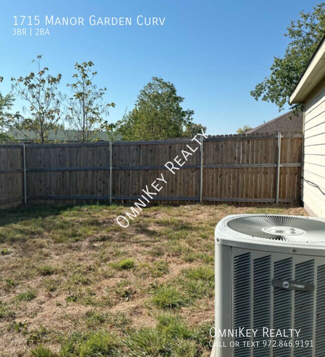 Building Photo - 1715 Manor Garden Curve
