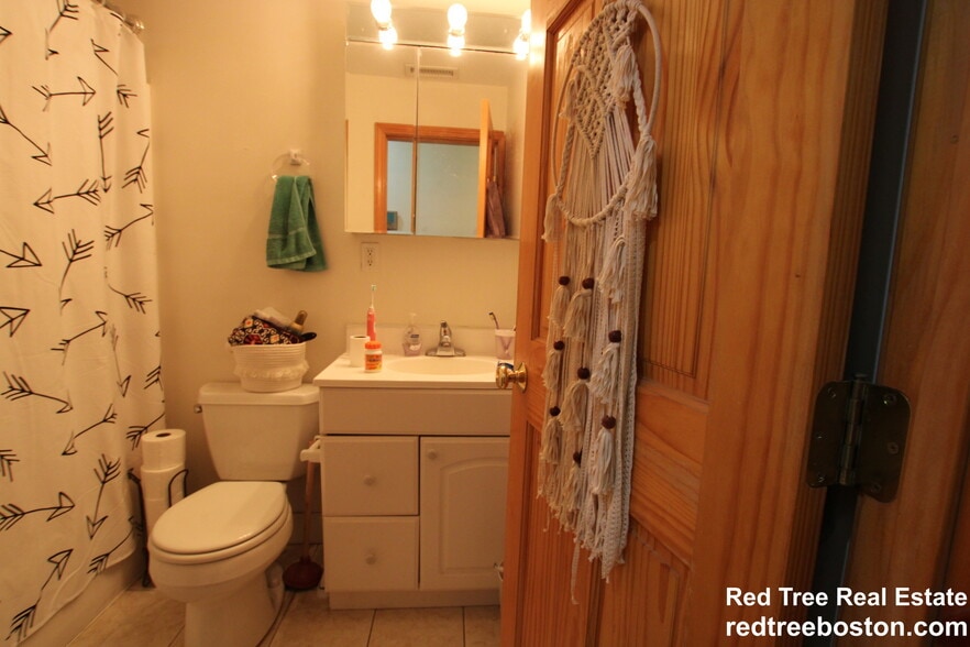 Building Photo - 1803 Beacon St