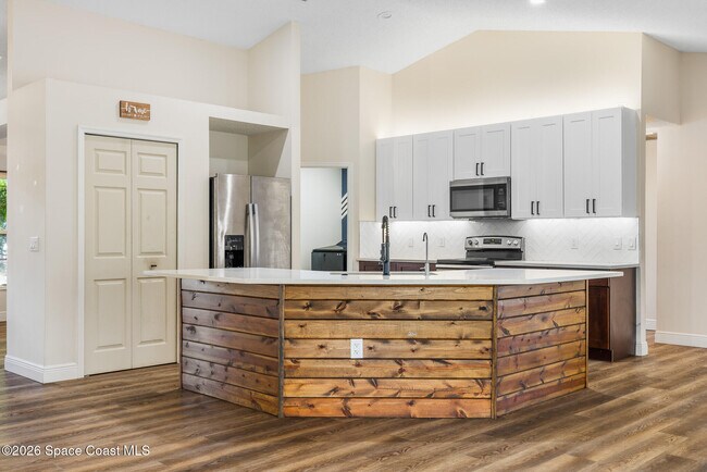 Building Photo - 1126 Ruby St SE