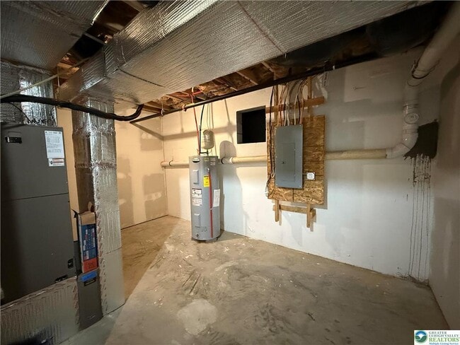 Building Photo - 629 Linden St