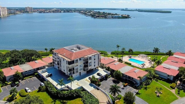 Building Photo - 6218 Palma Del Mar Blvd S