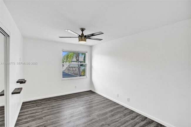 Building Photo - 740 Cypress Pointe Dr E