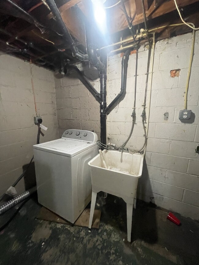 Building Photo - 149 Parkwood Rd