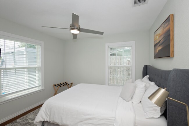 Building Photo - 1325 Ray Dr