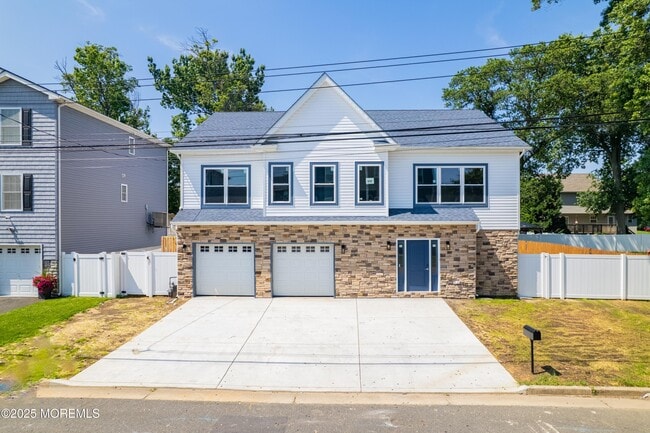 Building Photo - 720 8th St