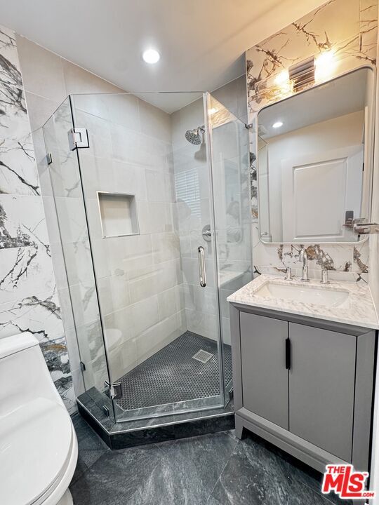 Building Photo - 5637-5634 Homeside Ave