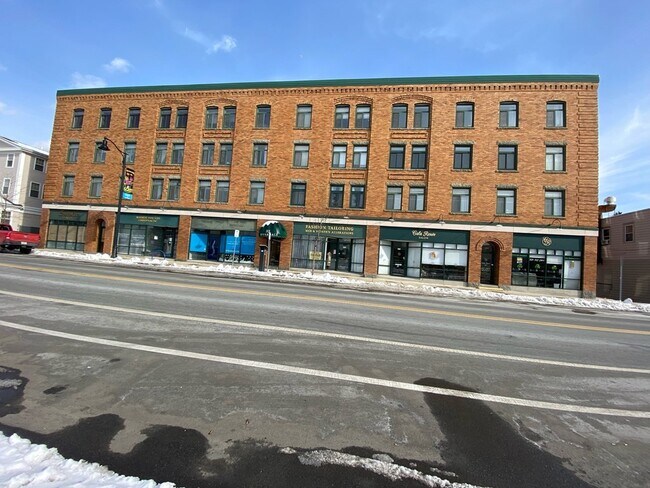 Building Photo - 315 Rantoul St