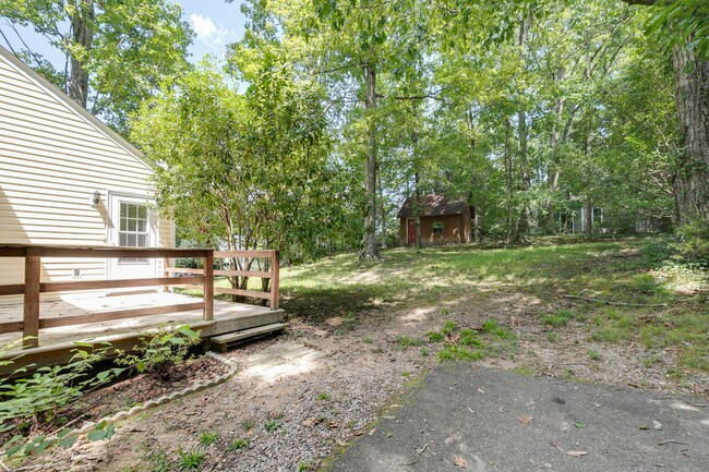 Building Photo - Charming 3 bedroom House with a Huge Yard ...