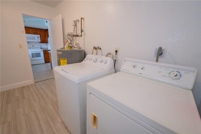 Building Photo - 5332 NW 29th Ct