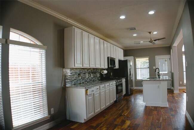 Building Photo - 3629 Pine Valley Dr