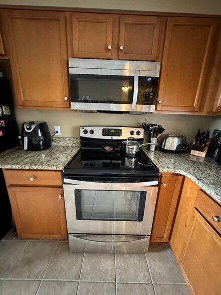 Building Photo - 5204 Beach Dr