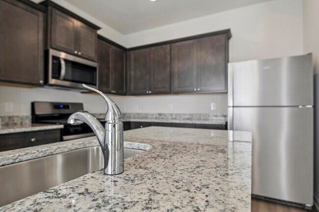 Building Photo - 417 Mustang Trot Dr