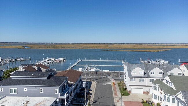 Building Photo - 9416 Amherst Ave