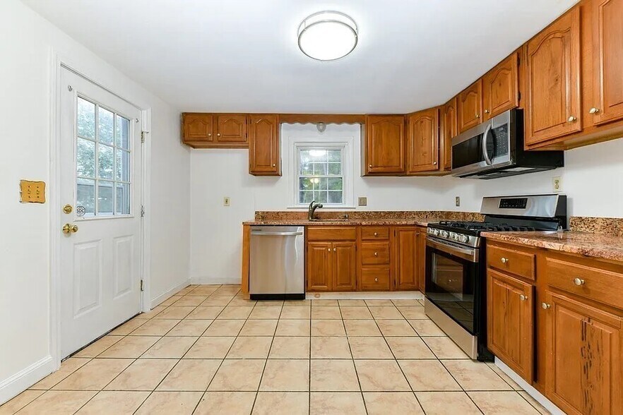 Building Photo - 14 Grassmere Rd