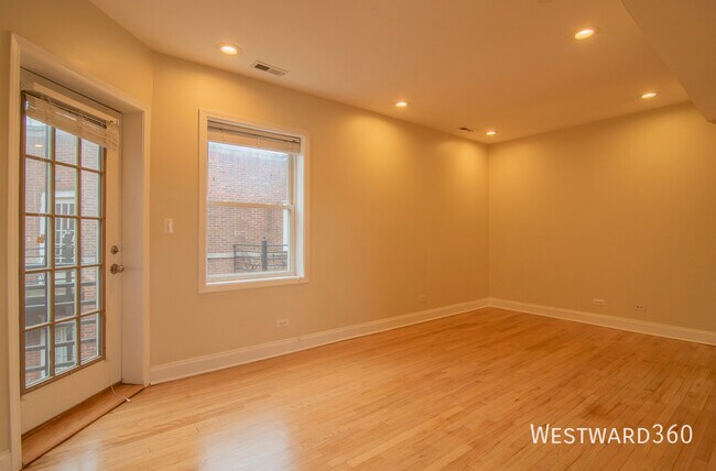 Building Photo - 4334 N Sacramento Ave