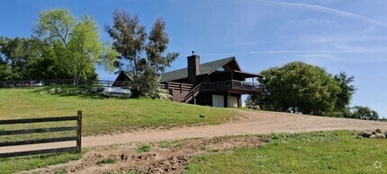 Building Photo - 2567 Hesperia Rd