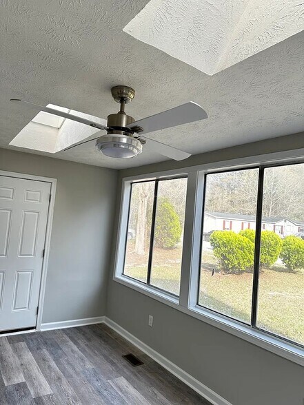 Building Photo - 216 Westbrook Dr