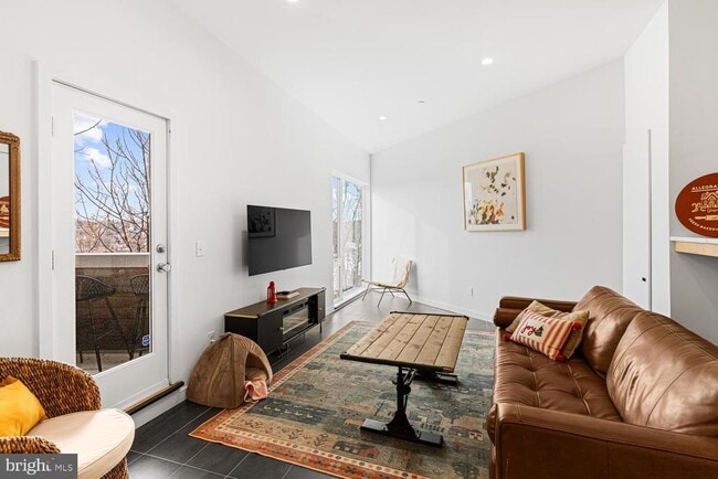 Building Photo - 237 Krams Ave