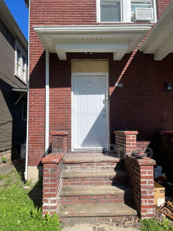 Building Photo - 631 Coleman Ave