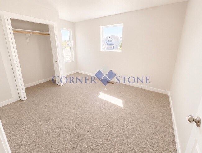 Building Photo - Like New Home in Meridian!