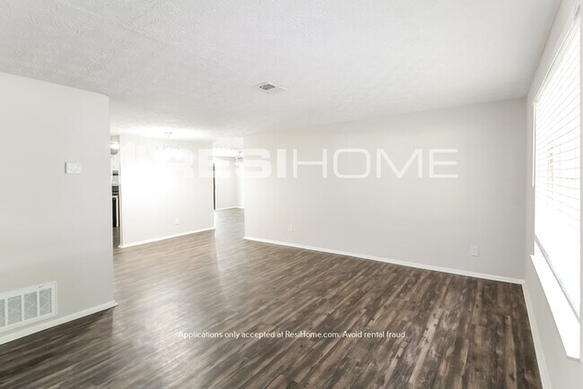 Building Photo - 5771 Singer Ct