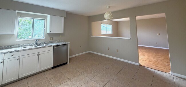 Building Photo - 232 Babson Dr