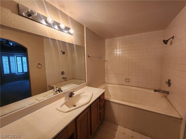 Building Photo - 509 Indian Bluff St