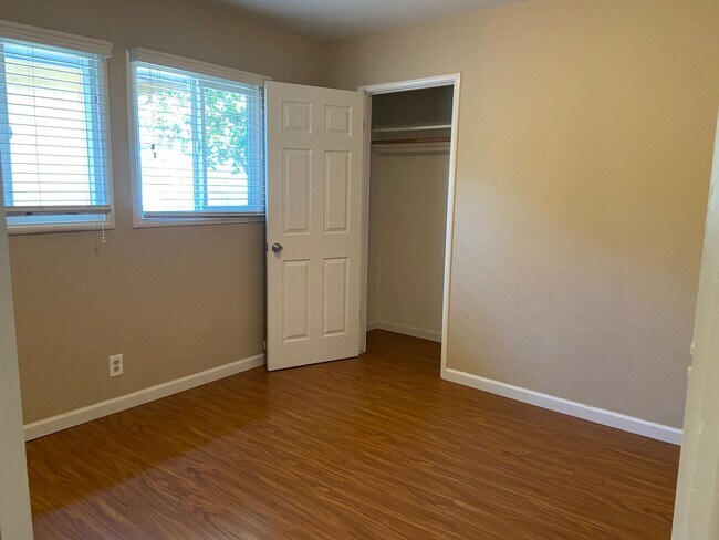 Building Photo - Well maintained 2 bed/1 bath unit in heart of Walnut Creek
