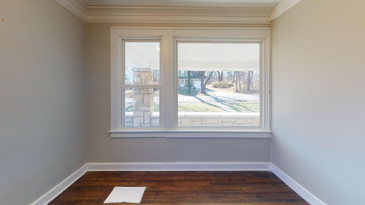 Building Photo - 710 E 86 Terrace