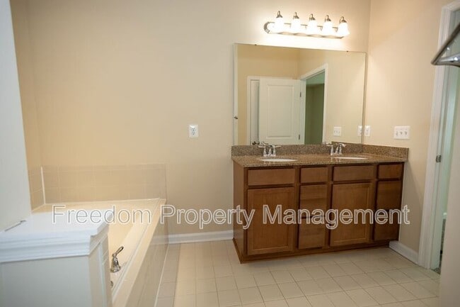 Building Photo - 7408 Brunson Cir
