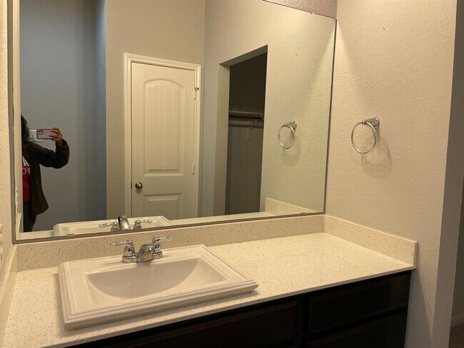 Building Photo - 665 Donegal Ln