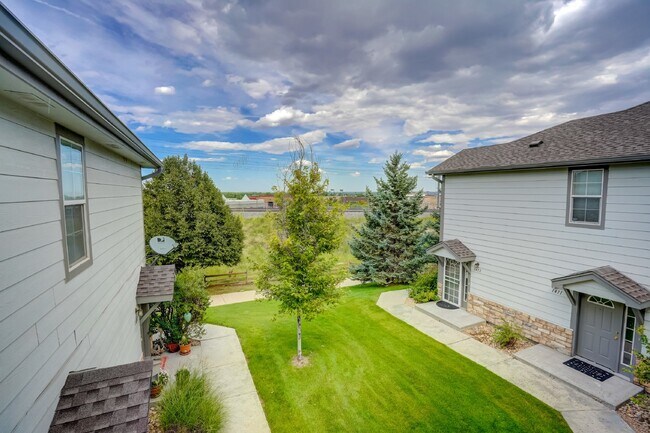 Building Photo - $2,100 - 2 Bed, 2 Bath Townhome in Thornto...